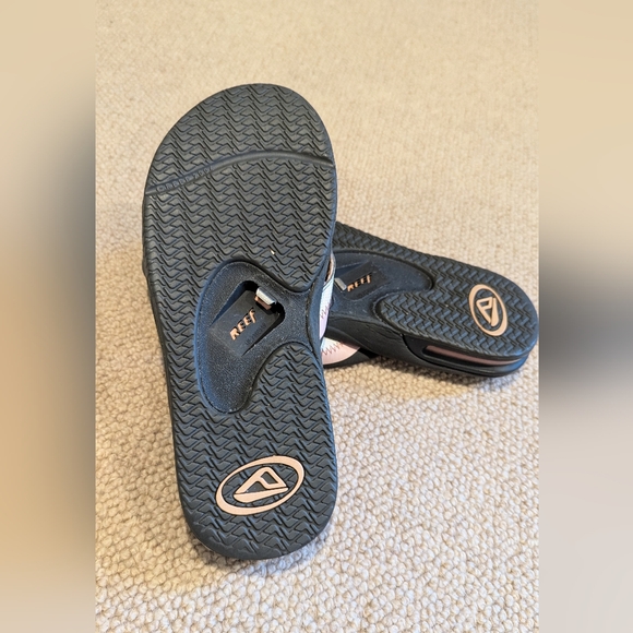 Reef Sandals with Bottle Opener - Picture 2 of 5